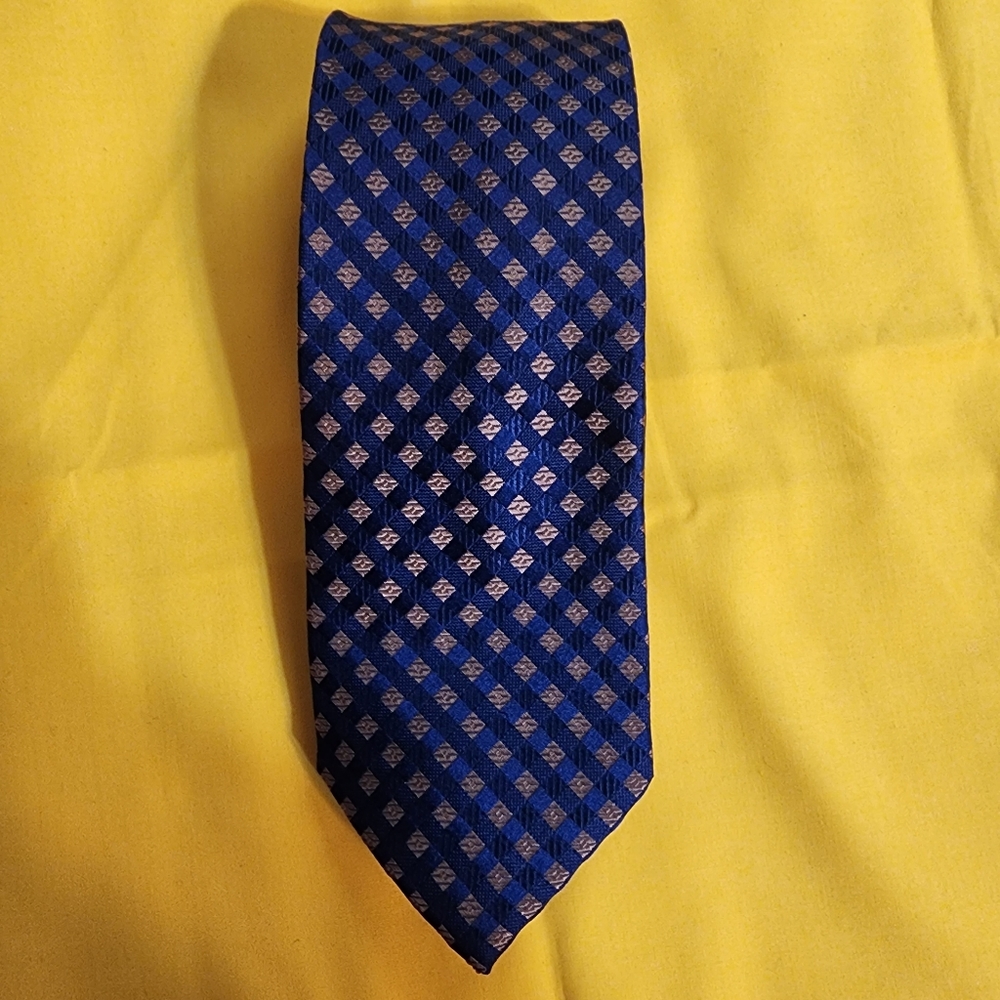 Vintage Michael Kors Tie, 100% silk. Blue with copper, 60x3.5 in